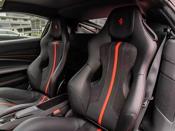 Фото 6 - Ferrari F8