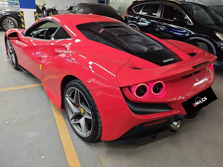 Фото 7 - Ferrari F8