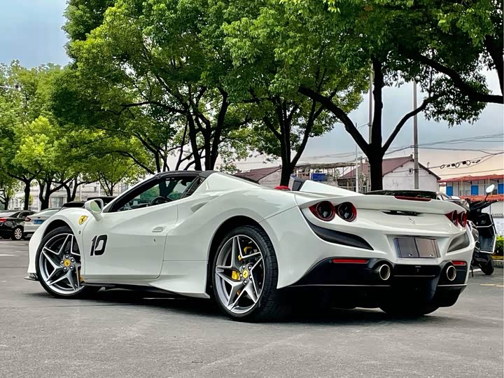 Photo 7 - Ferrari F8