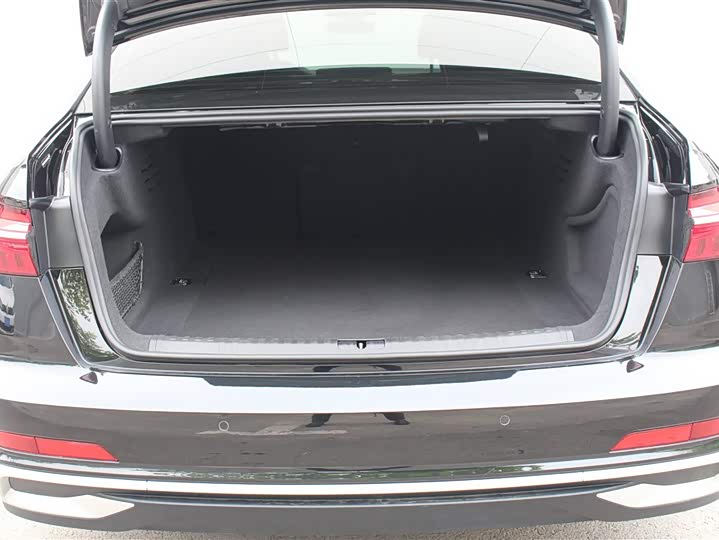 Фото 6 - Audi A6L