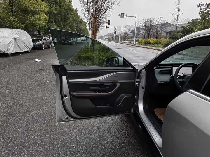 Фото 8 - XPeng P7