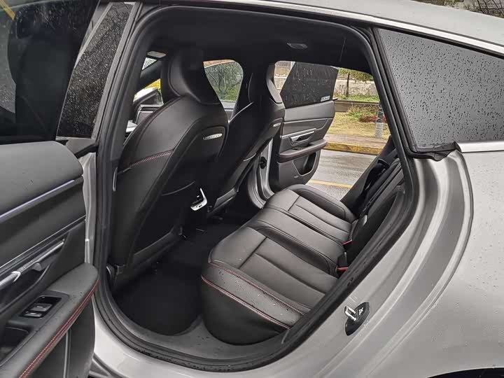 Фото 9 - XPeng P7