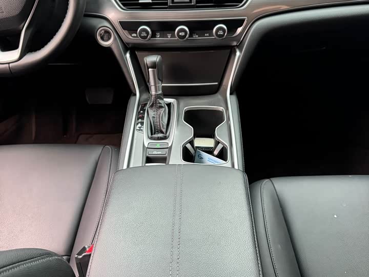 Photo 8 - Honda Accord