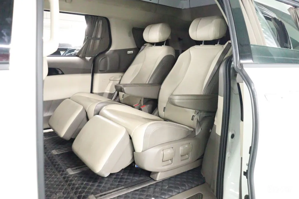 Фото 7 - Kia Carnival