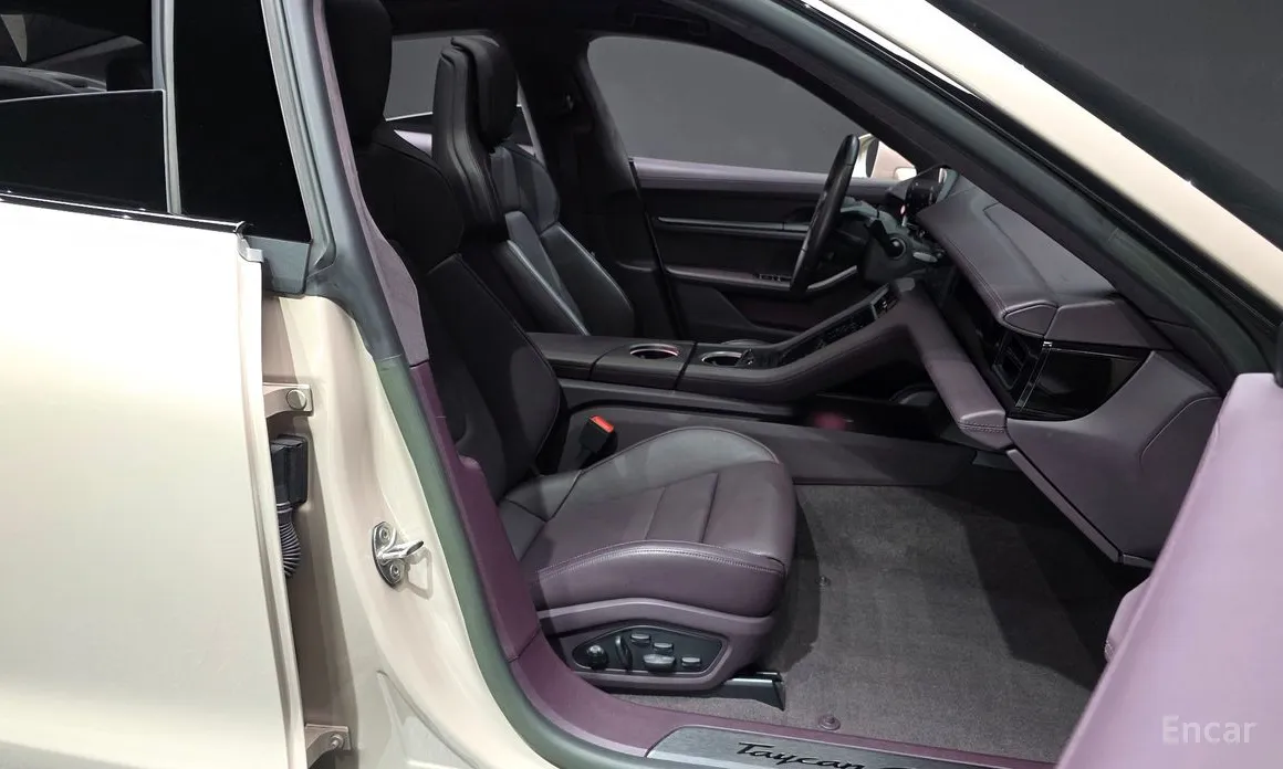 Фото 10 - Porsche Taycan