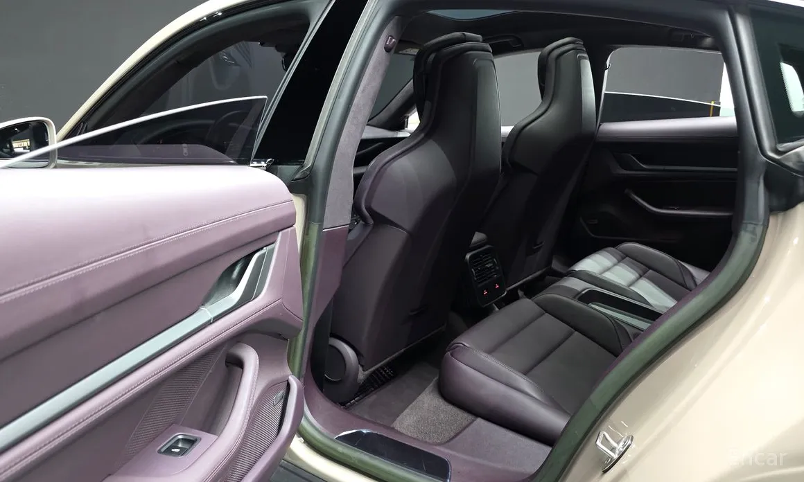 Фото 12 - Porsche Taycan