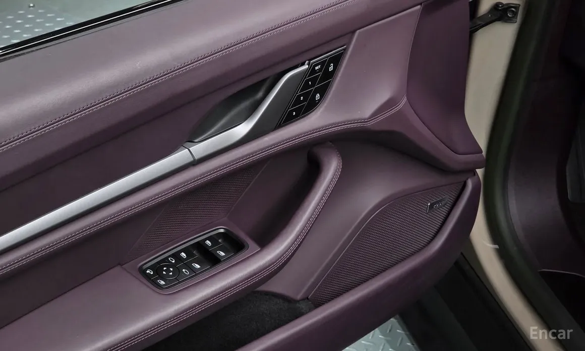 Фото 17 - Porsche Taycan