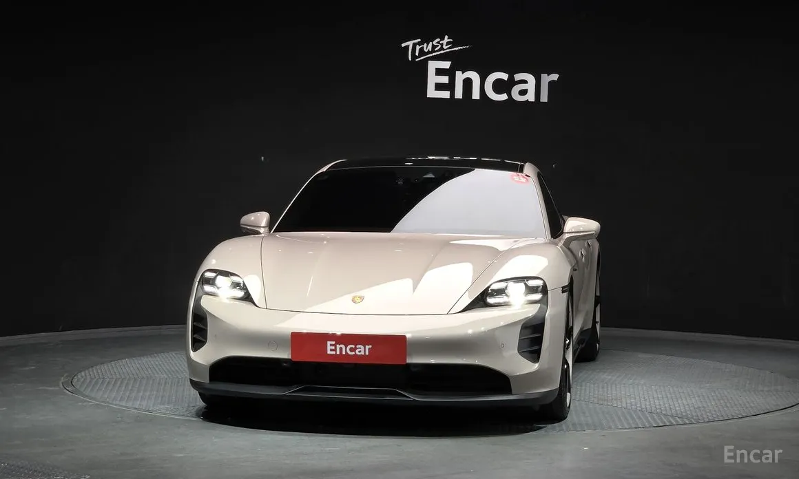 Фото 3 - Porsche Taycan