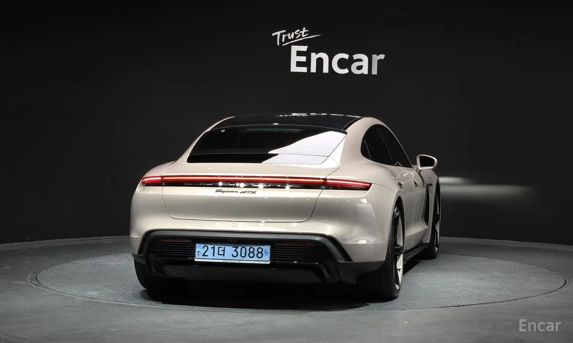 Фото 4 - Porsche Taycan