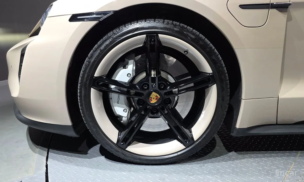 Фото 5 - Porsche Taycan