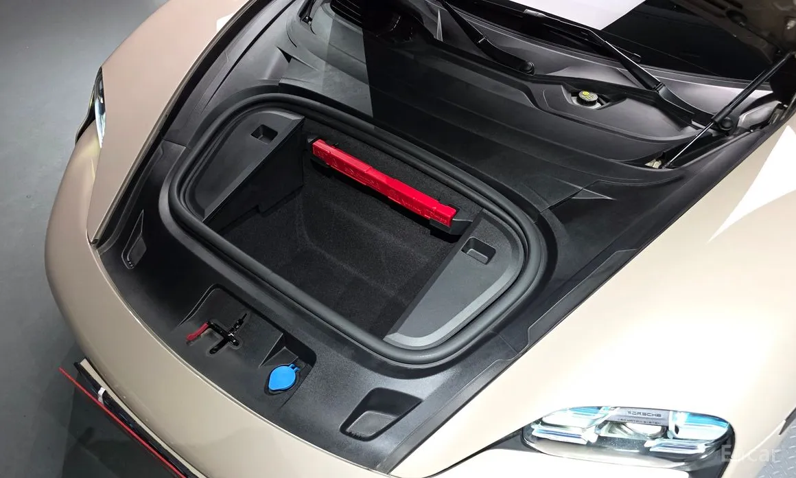 Фото 6 - Porsche Taycan