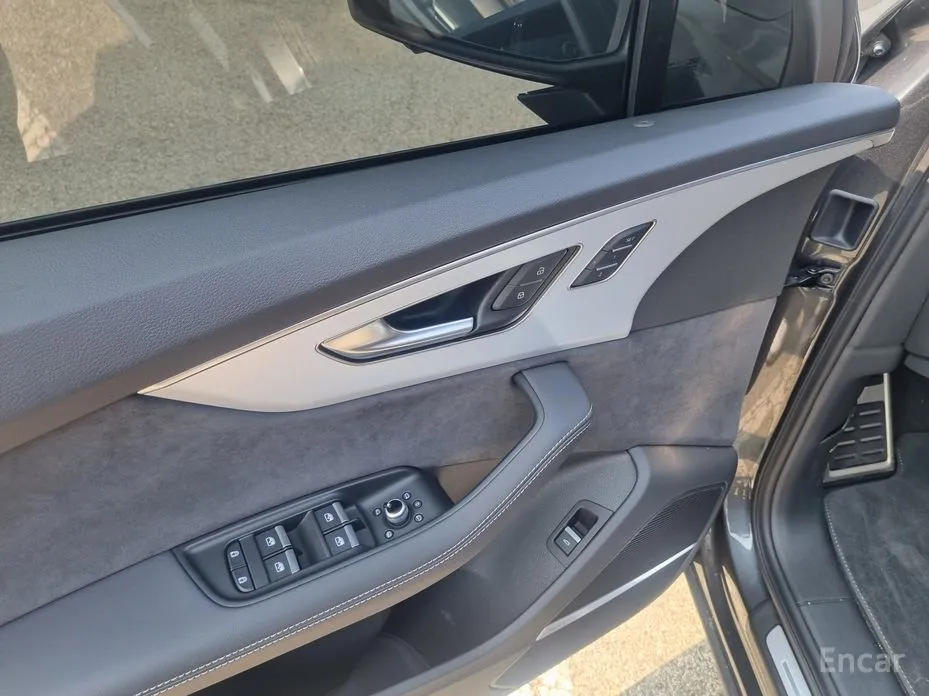 Фото 14 - Audi Q7