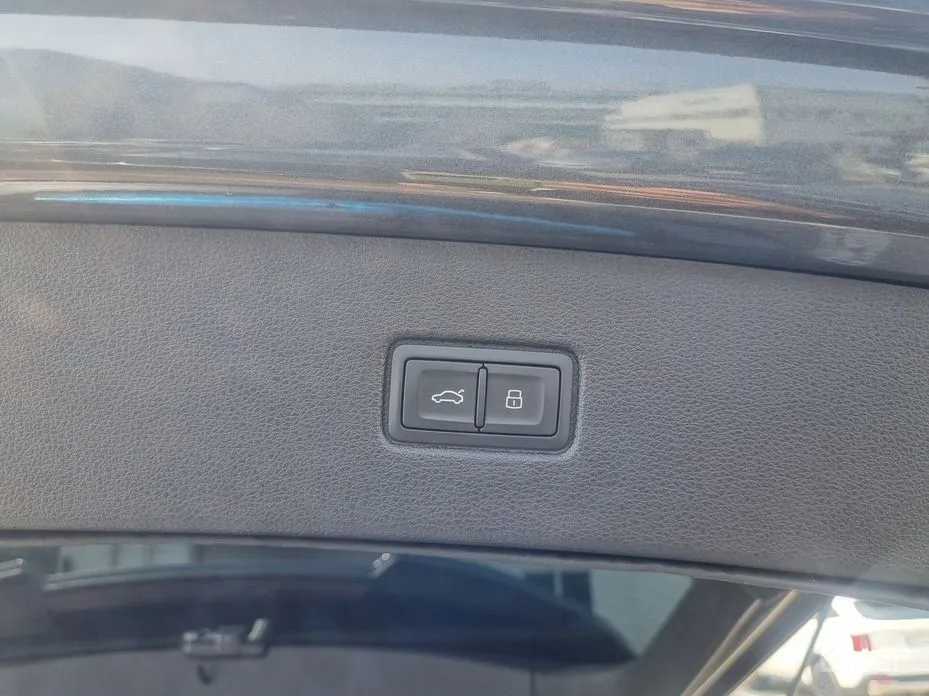 Фото 19 - Audi Q7