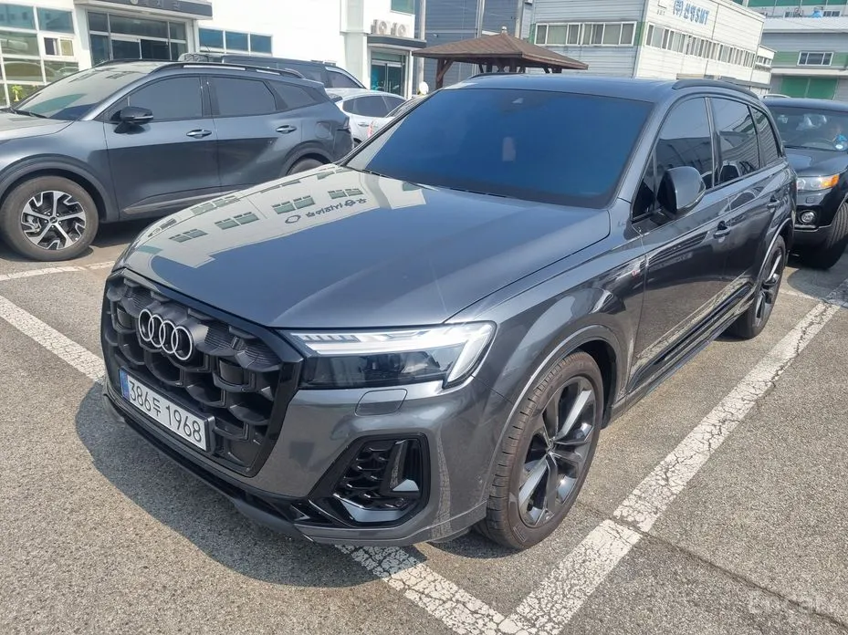 Фото 2 - Audi Q7