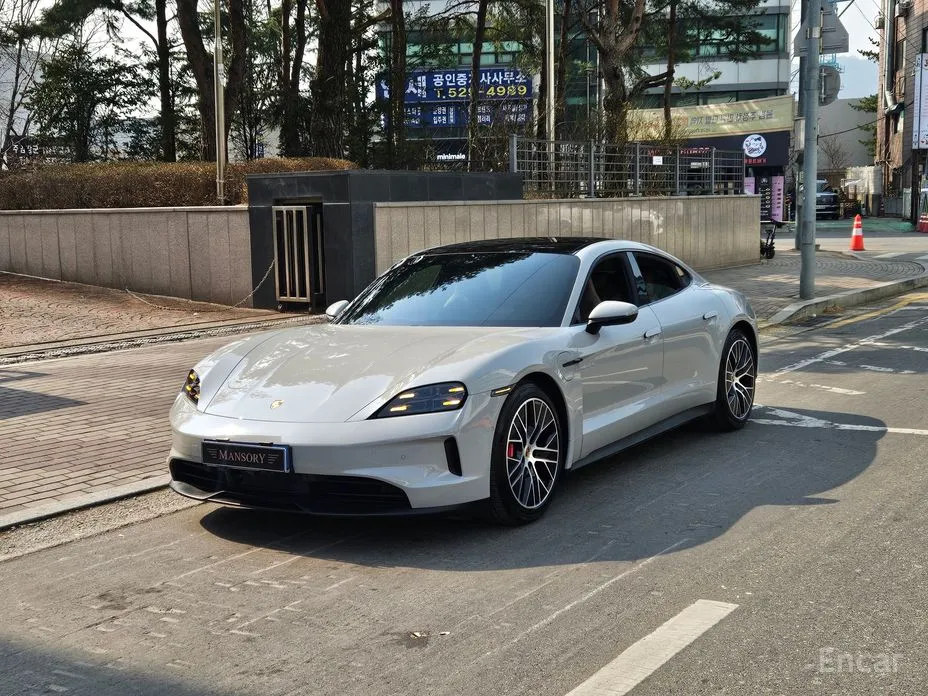 Фото 1 - Porsche Taycan