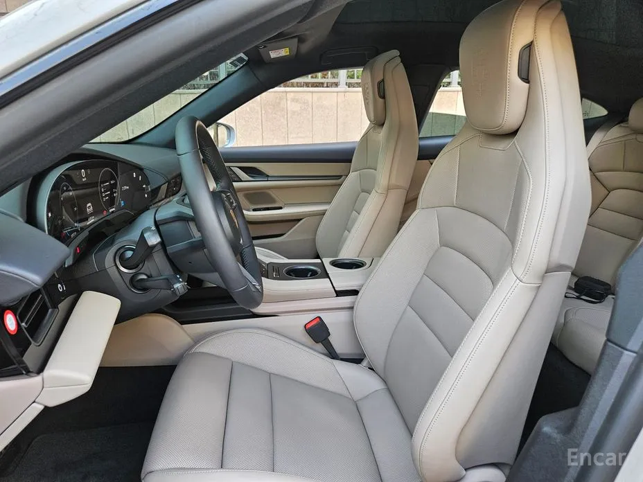 Фото 10 - Porsche Taycan