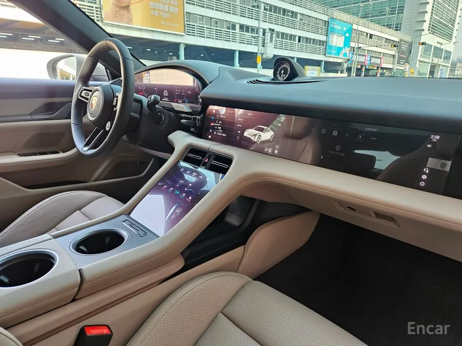 Фото 12 - Porsche Taycan