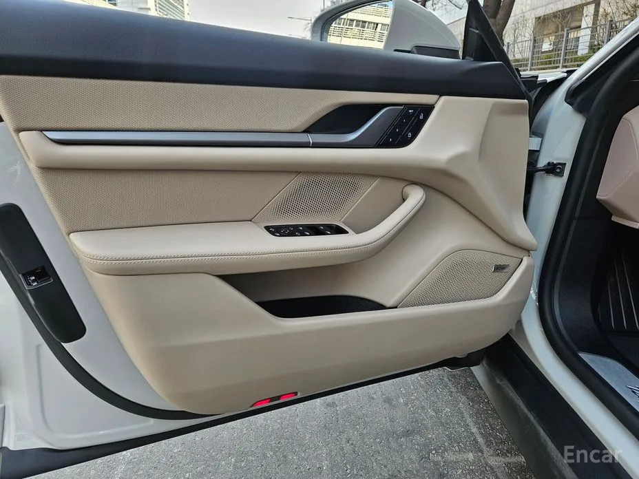 Фото 13 - Porsche Taycan