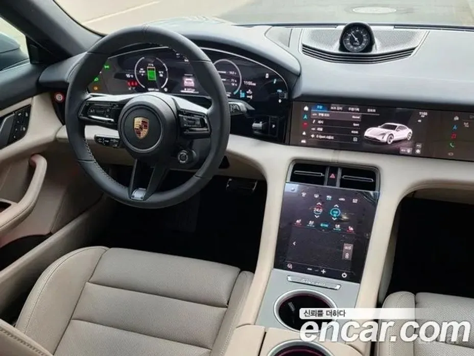 Фото 19 - Porsche Taycan