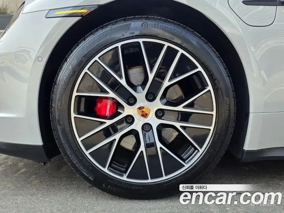 Фото 5 - Porsche Taycan