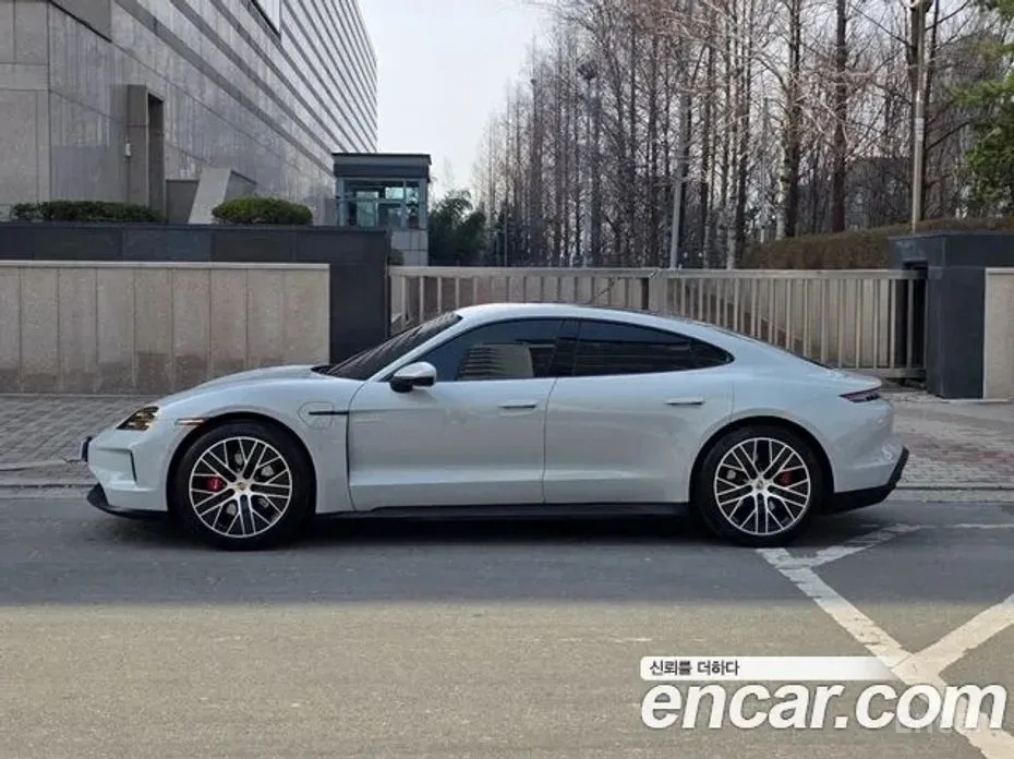 Фото 6 - Porsche Taycan