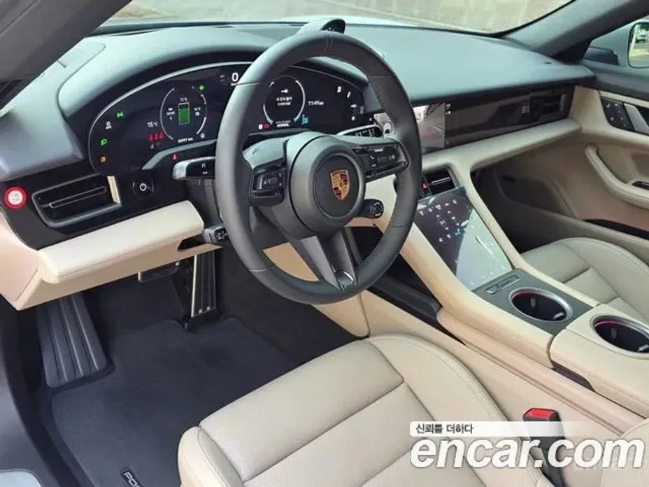 Фото 7 - Porsche Taycan