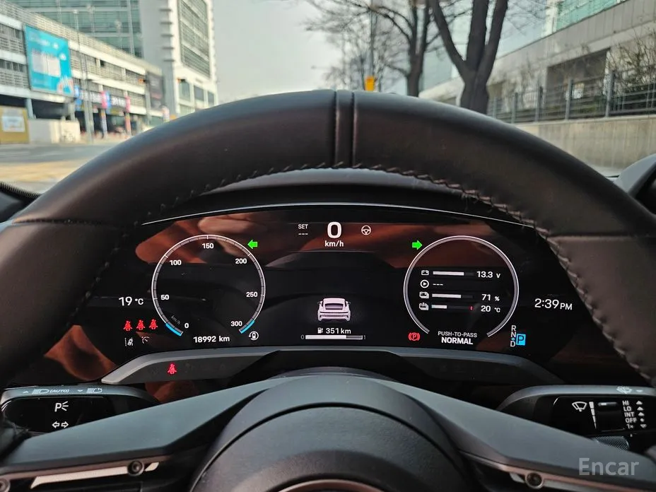 Фото 8 - Porsche Taycan