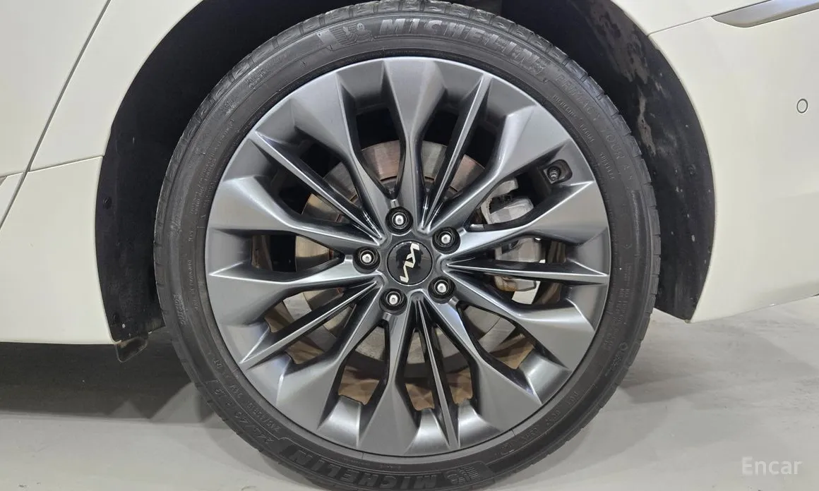 Фото 19 - Kia K8