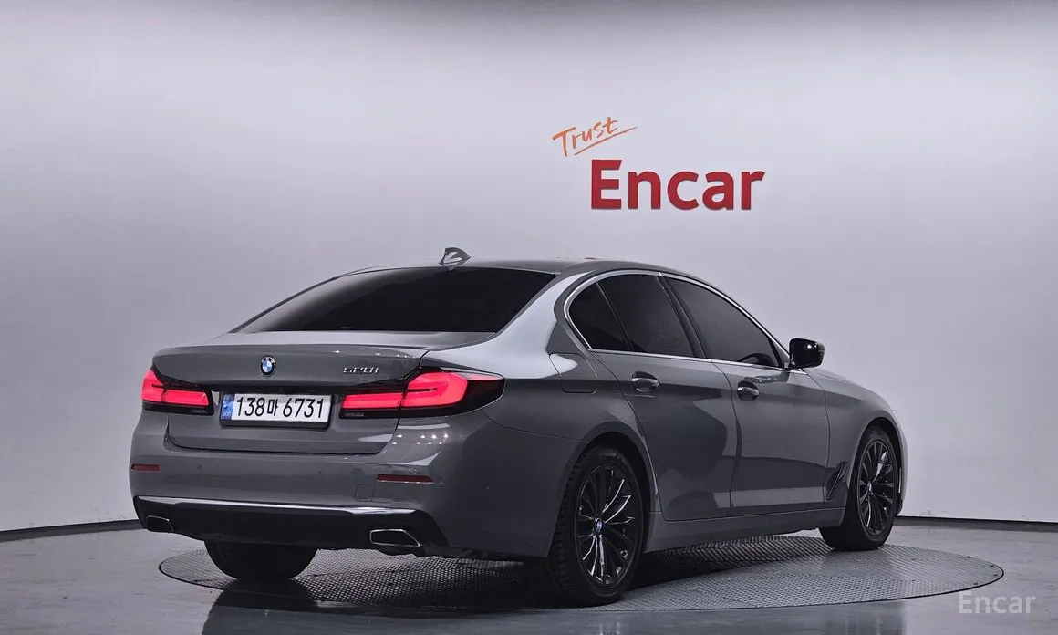 Photo 2 - BMW 5 Series