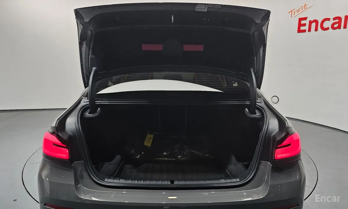 Photo 20 - BMW 5 Series