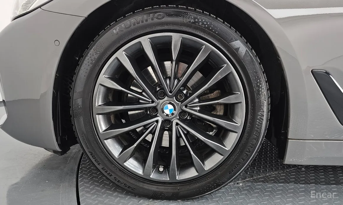 Photo 5 - BMW 5 Series