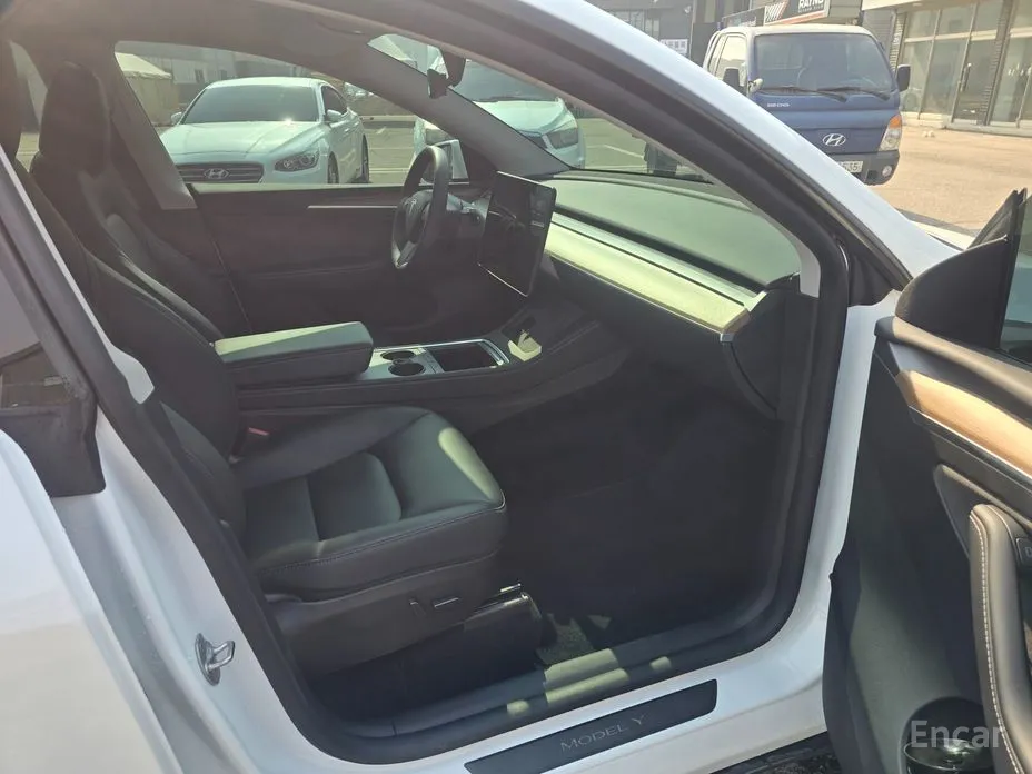 Фото 14 - Tesla Model Y