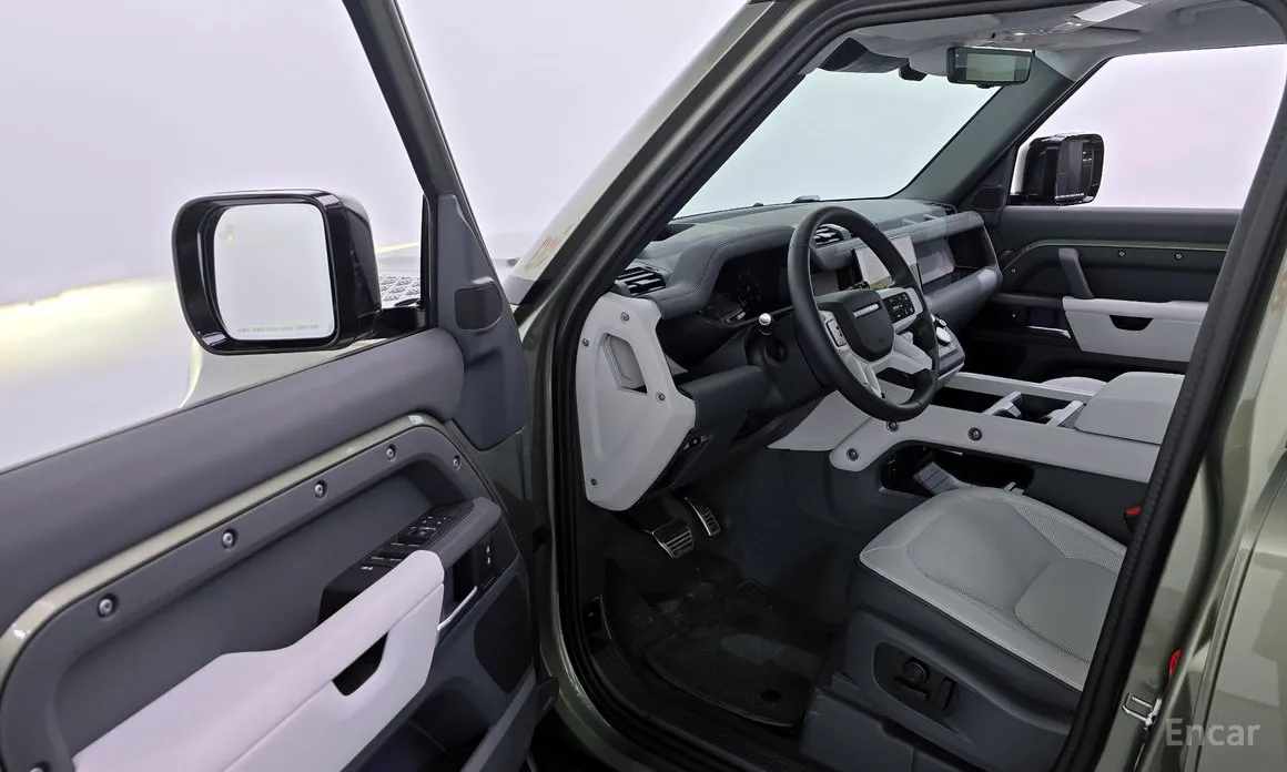 Photo 10 - Land Rover Defender