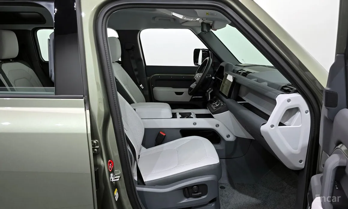 Photo 11 - Land Rover Defender