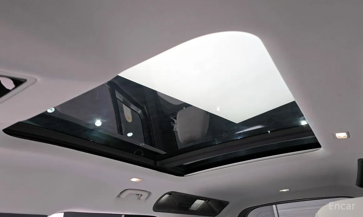 Photo 18 - Land Rover Defender