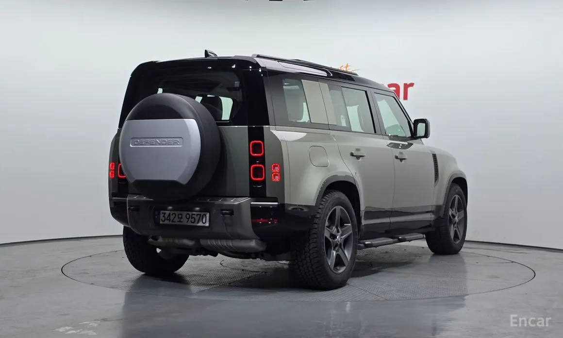 Photo 2 - Land Rover Defender