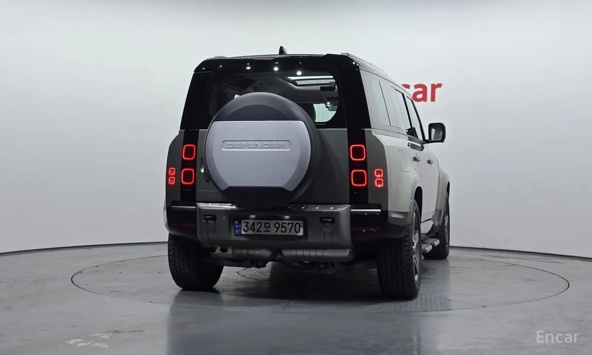 Photo 4 - Land Rover Defender