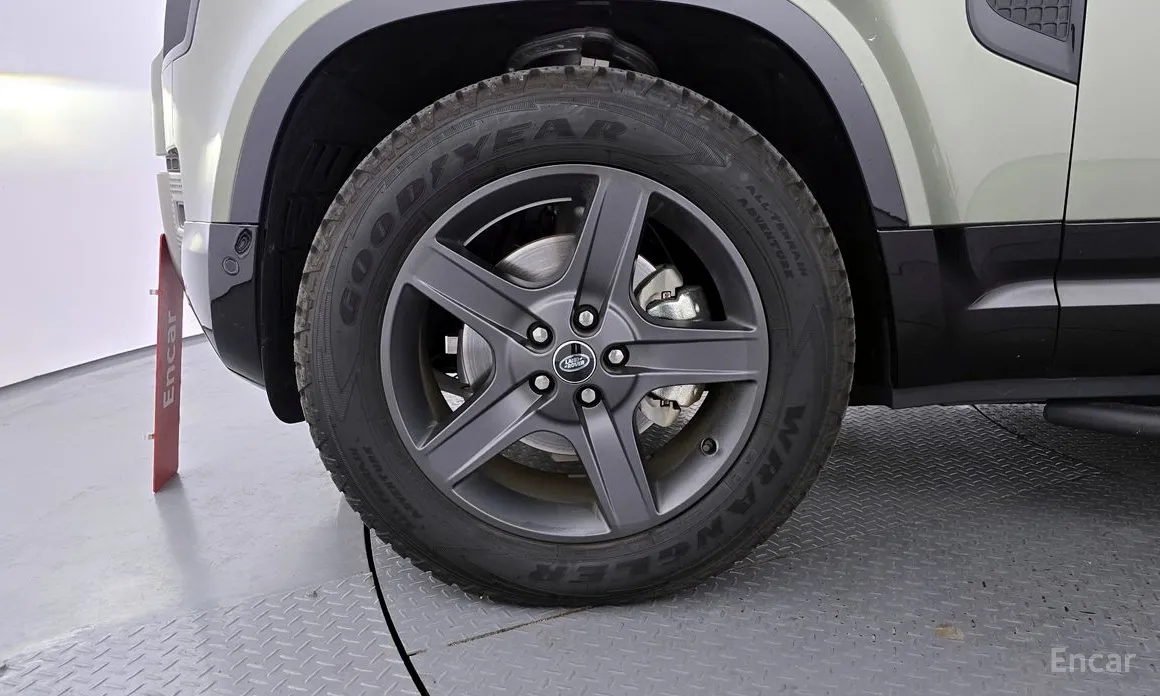 Photo 5 - Land Rover Defender