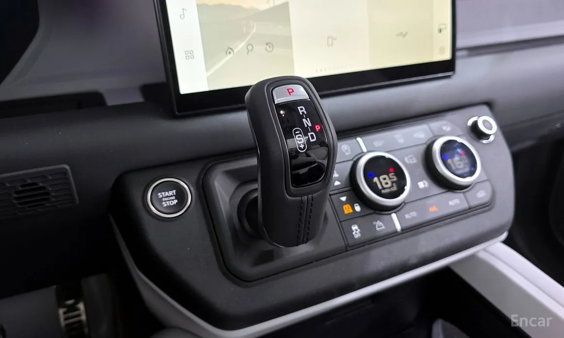 Photo 9 - Land Rover Defender