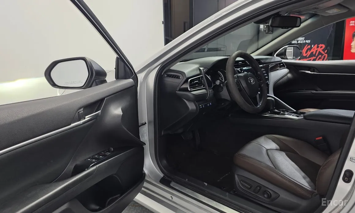 Фото 10 - Toyota Camry