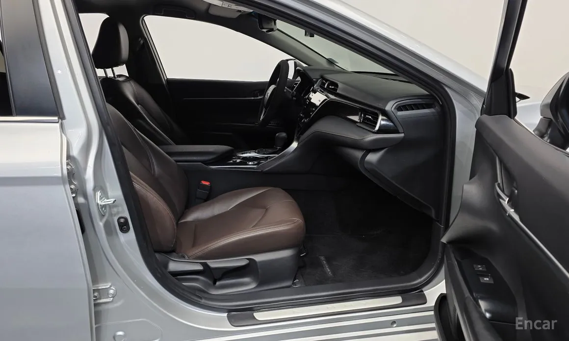 Фото 11 - Toyota Camry