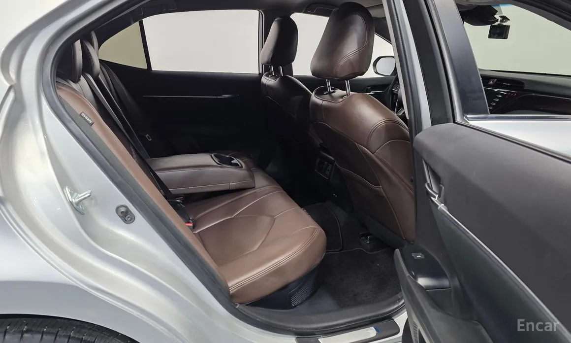 Фото 12 - Toyota Camry