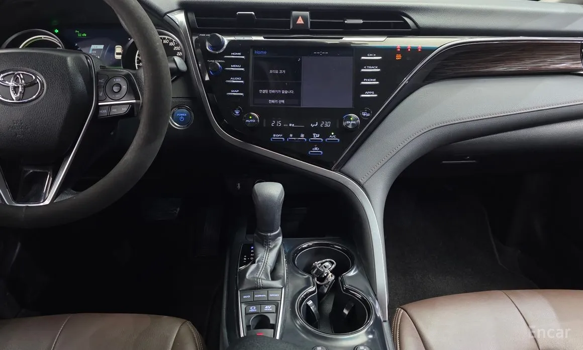 Фото 15 - Toyota Camry