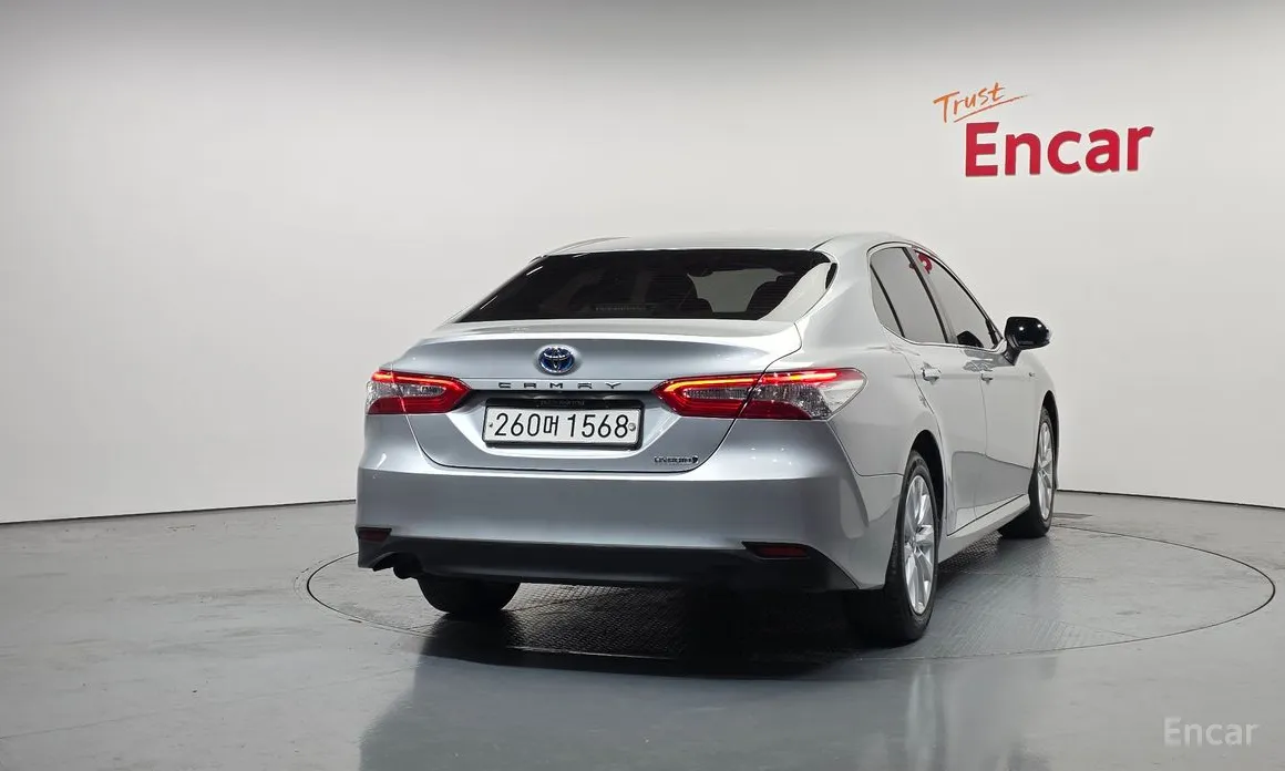 Фото 4 - Toyota Camry