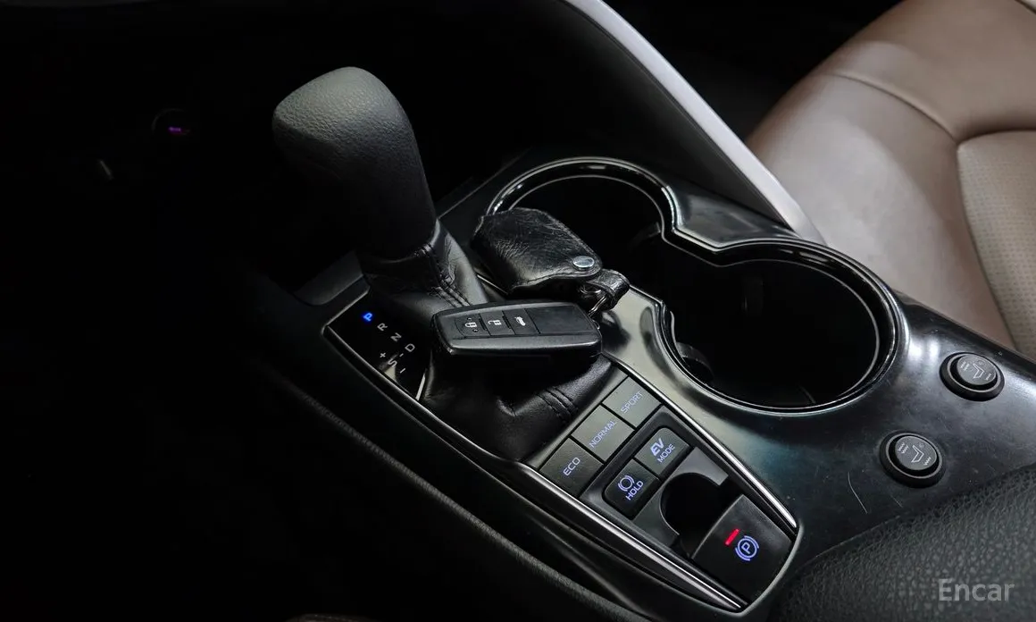 Фото 9 - Toyota Camry