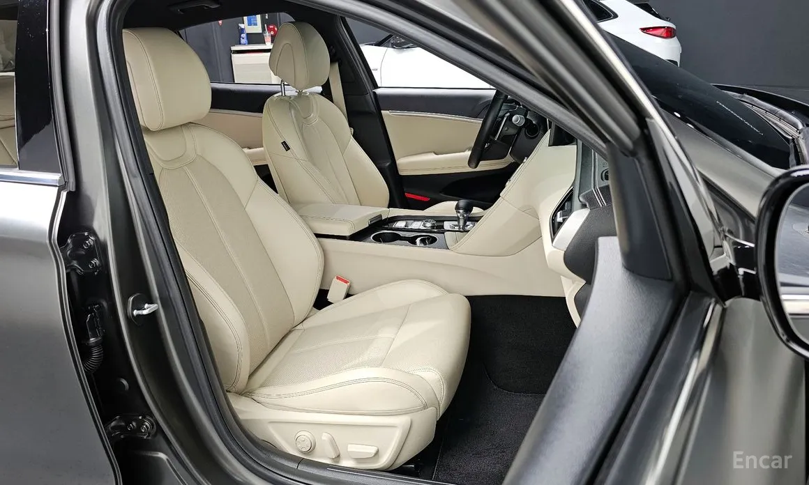 صورة 10 - Genesis G70