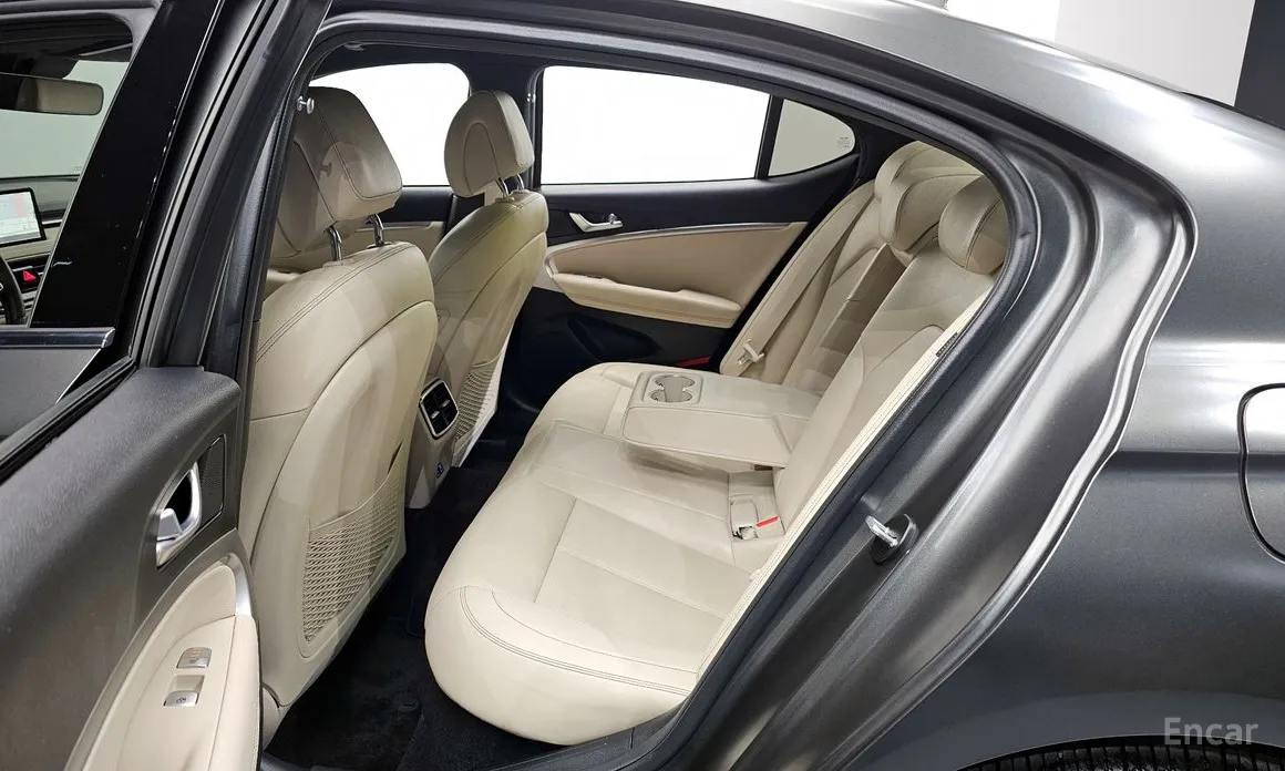 صورة 12 - Genesis G70