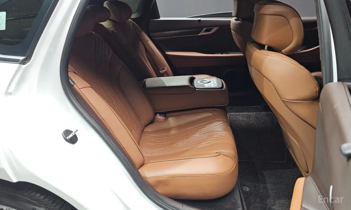 Фото 12 - Genesis G80