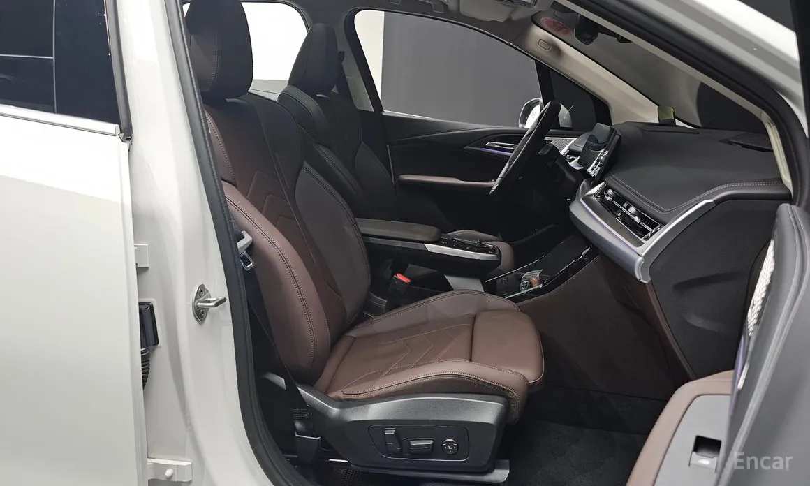 BMW 2 Series 2022 220i M Sport Design