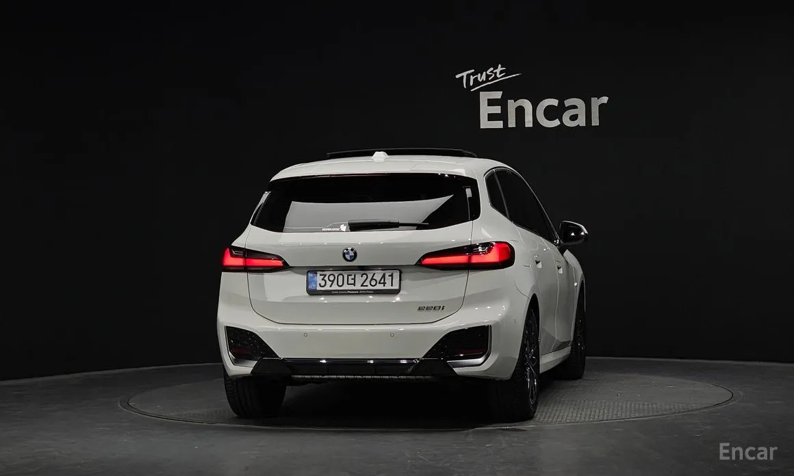 BMW 2 Series 2022 220i M Sport Design